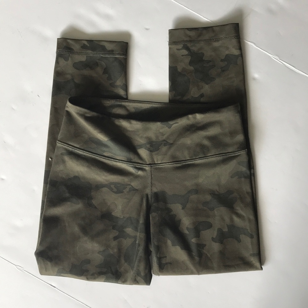 Lululemon RARE Crop Leggings Green Camo 2 pocket - Picture 4 of 8